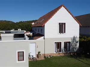 2 Bed Apartment in Keurboomstrand