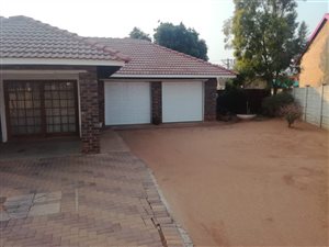 4 Bed House in Flora Park