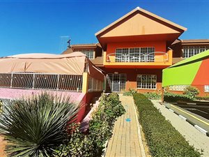 6 Bed House in Kew