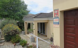 3 Bedroom House in Old Place