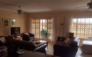 2 Bedroom House in Akasia