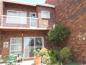 3 Bed Townhouse in Helderkruin