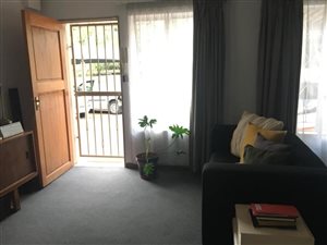 1 Bedroom Garden Cottage in Bordeaux
