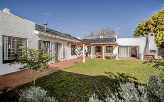 4 Bedroom House in Constantia