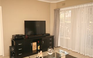 2 Bedroom Townhouse in Elandsfontein AH