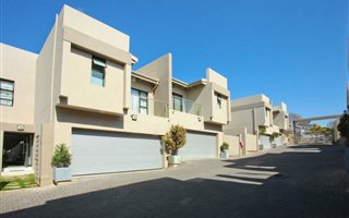 3 Bedroom Townhouse in Oaklands