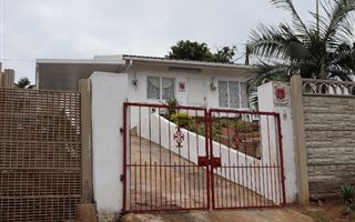 3 Bedroom Simplex in Trenance Park