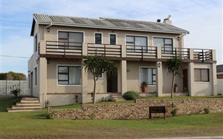 3 Bedroom House in Struisbaai