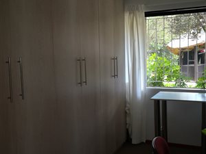 5 Bed House in Flora Gardens