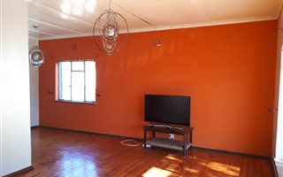 3 Bedroom House in Van Riebeeck Heights