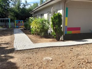 6 Bed House in Universitas