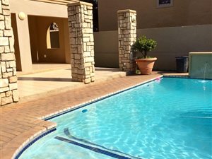 2 Bed Apartment in Pineslopes