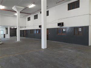 1420 m² Industrial space in New Germany