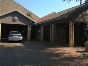 4 Bed House in Lakefield