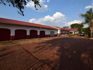 2 ha Farm in Magaliesmoot AH