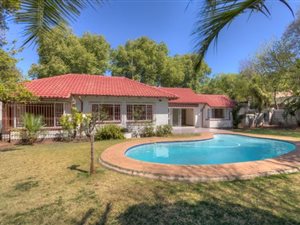 4 Bed House in Orchards