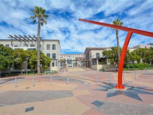 2106 m² Office Space in Montague Gardens