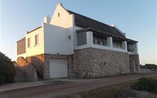 4 Bedroom House in Jacobsbaai