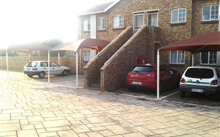 2 Bedroom Townhouse in Lyttelton Manor