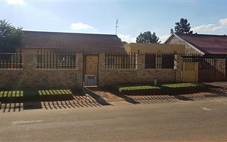 3 Bedroom House in Eldorado Park