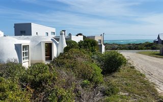 2 Bedroom House in Suiderstrand