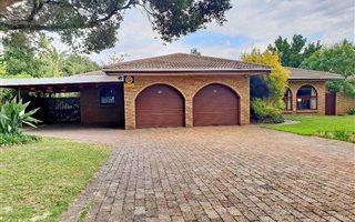 4 Bedroom House in Mikro Park