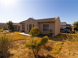 3 Bed House in Olievenhoutbosch
