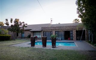 1200 m² Office Space in Equestria