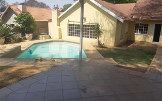 3 Bedroom House in Alphen Park