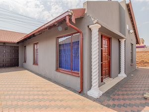 3 Bed House in Protea Glen
