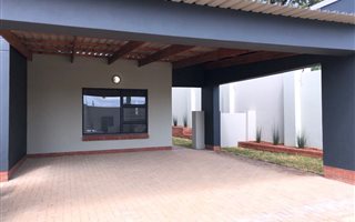 3 Bedroom Cluster in Waterkloof