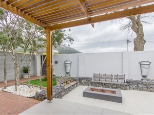 4 Bed House in Paarl Central West