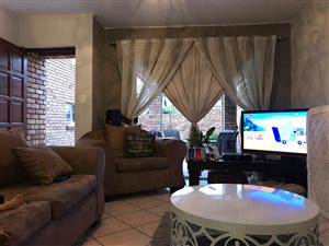 2 Bed Duplex in Rooihuiskraal North