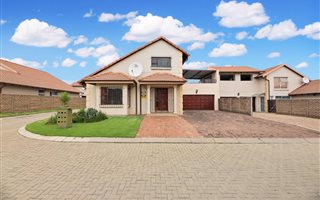 4 Bedroom Townhouse in Pomona
