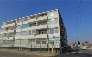 1 Bedroom Apartment in Alberton