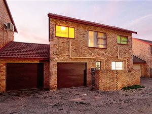 3 Bed Townhouse in Wilgeheuwel