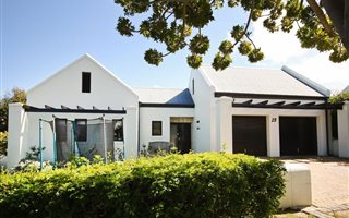4 Bedroom House in Kelderhof Country Village