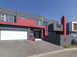 6 Bed House in Thorn Valley Estate