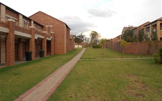 2 Bedroom Apartment in Mooikloof Ridge