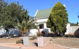 4 Bedroom House in Vredenburg