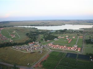 1000 m² Land available in Rietvlei Heights Country Estate