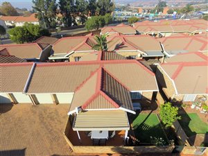 2 Bed Townhouse in Die Hoewes