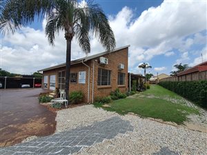 555 m² Office Space in Eldoraigne