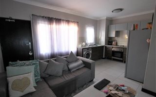 1 Bedroom Apartment in Rooihuiskraal North