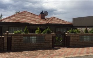 3 Bedroom House in Mandela View