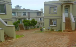 2 Bedroom Townhouse in Pinnacle Point Golf Estate