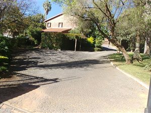 3 Bedroom Townhouse in Waterkloof Heights