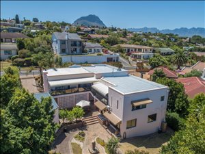 4 Bed House in Heldervue