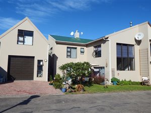 2 Bed Townhouse in Mossel Bay Central