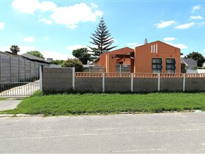3 Bed House in Scottsdene